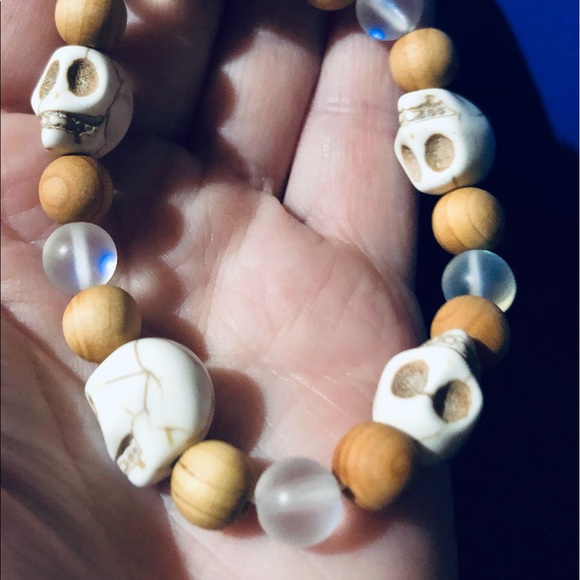 💀Handmade Skull bracelet with Aurora glass & wooden Sandalwood beads - Picture 7 of 8